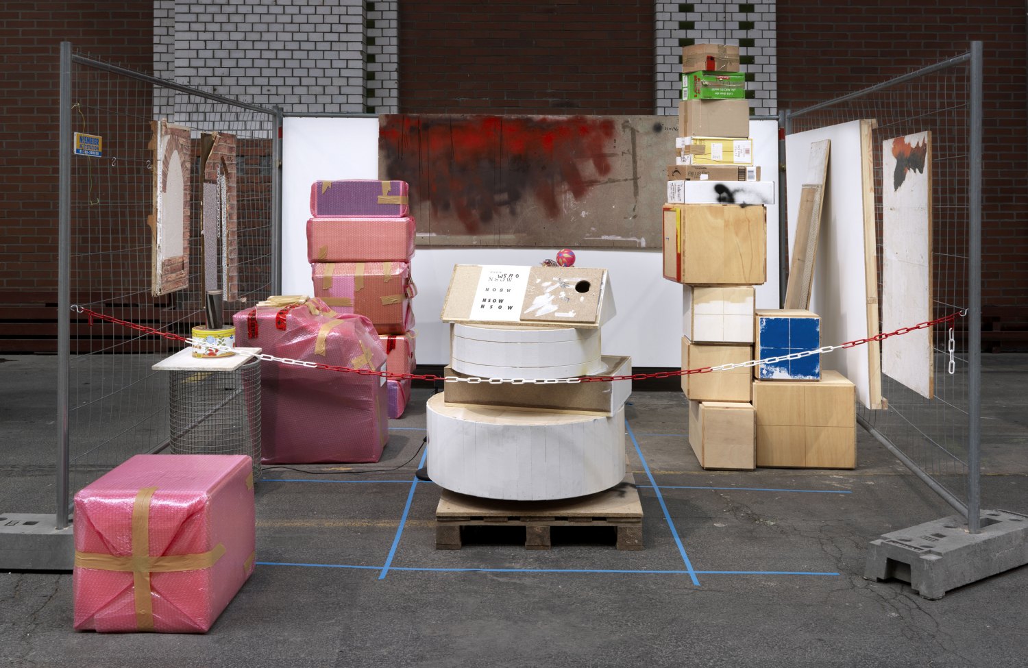 Manfred Pernice   Untitled, 2012    Wood, bubble wrap, site fence, cardboard, plywood, work disks, security cordon, dimensions variabel   