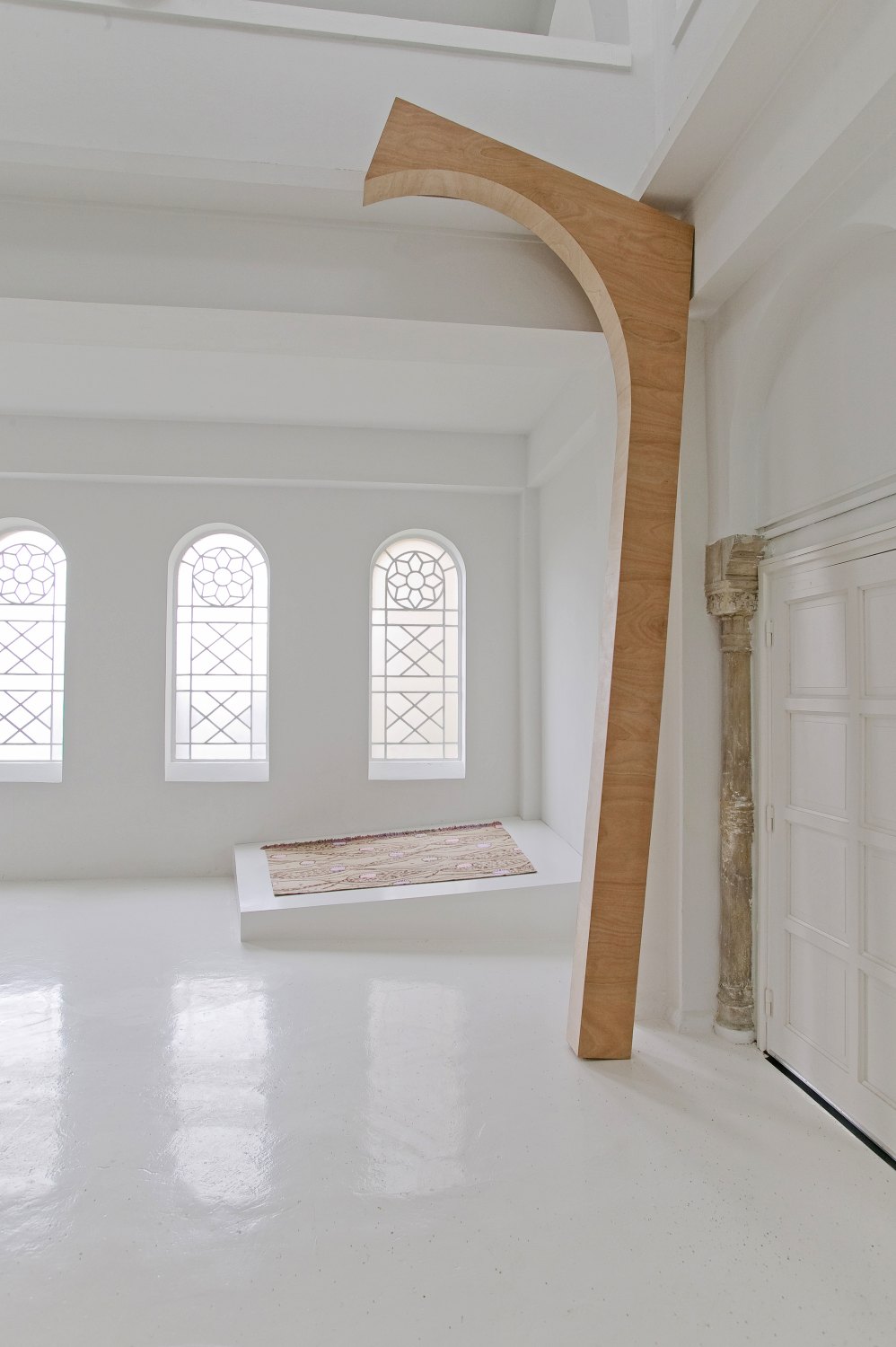 Marc Camille Chaimowicz Arch 2 (Delme), 2007 Untreated plywood, 430 × 151.1 × 15 cm